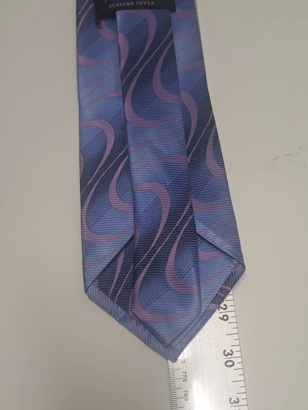 AMANTI ITALIAN Style Blue Swirl Men's Tie .